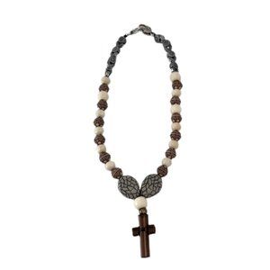 Short Wood Bead Necklace for Woman, Natural Beige.